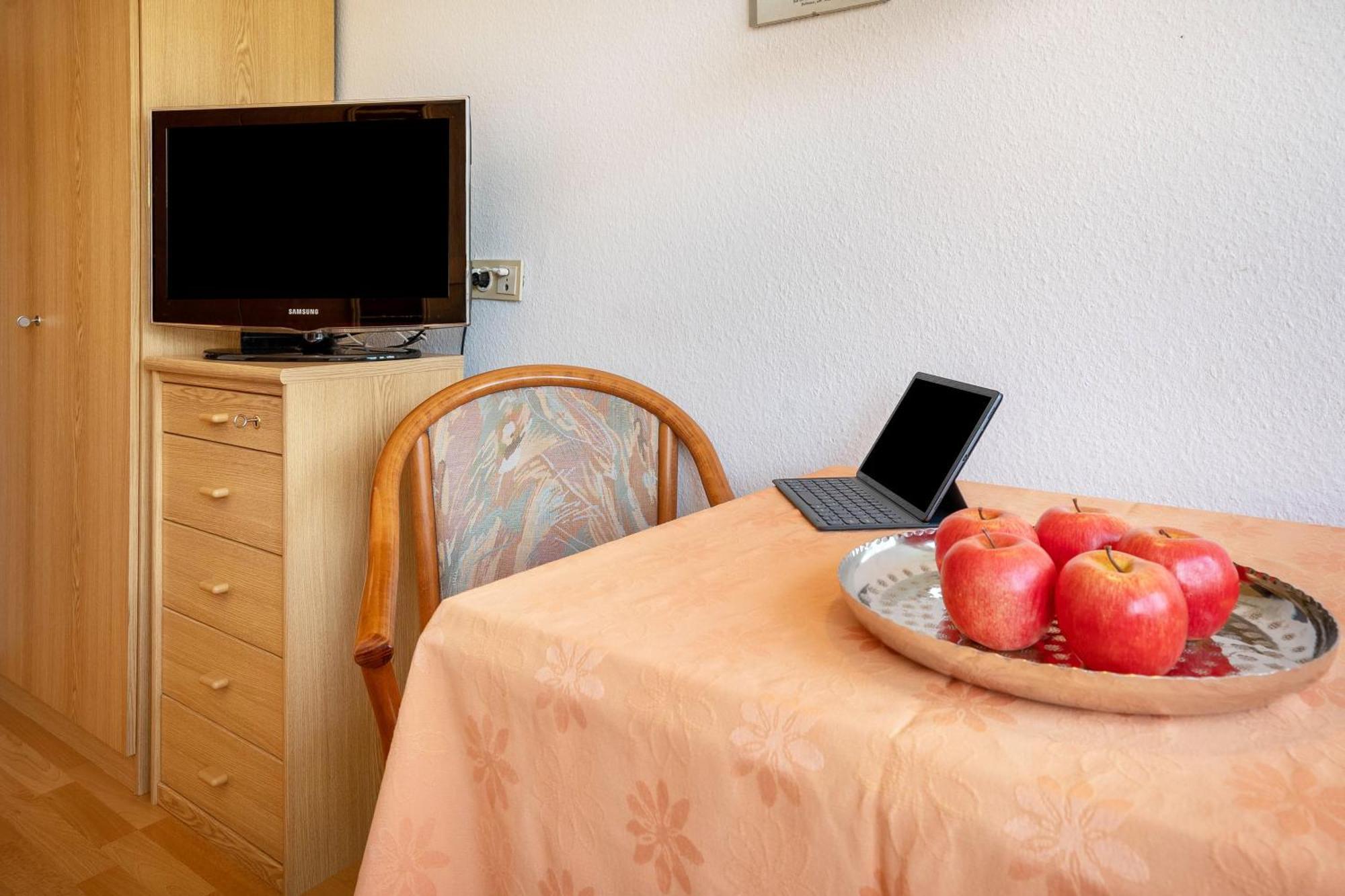 Ferienwohnung Adrion 바트헤른알브 외부 사진